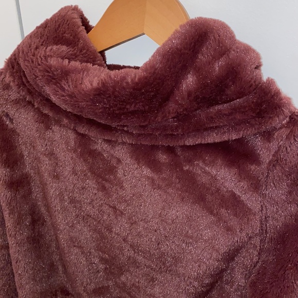 Fluffy burgundy sweater - Picture 2 of 3